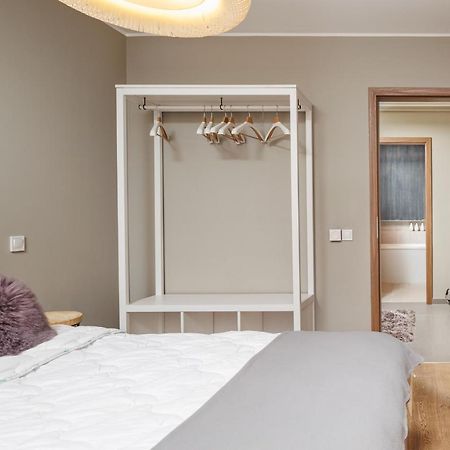 Cosmopolit Booking Braşov Exterior foto