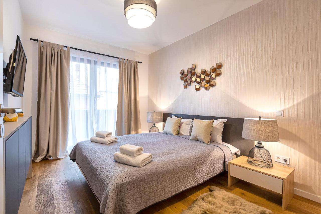 Cosmopolit Booking Braşov Exterior foto